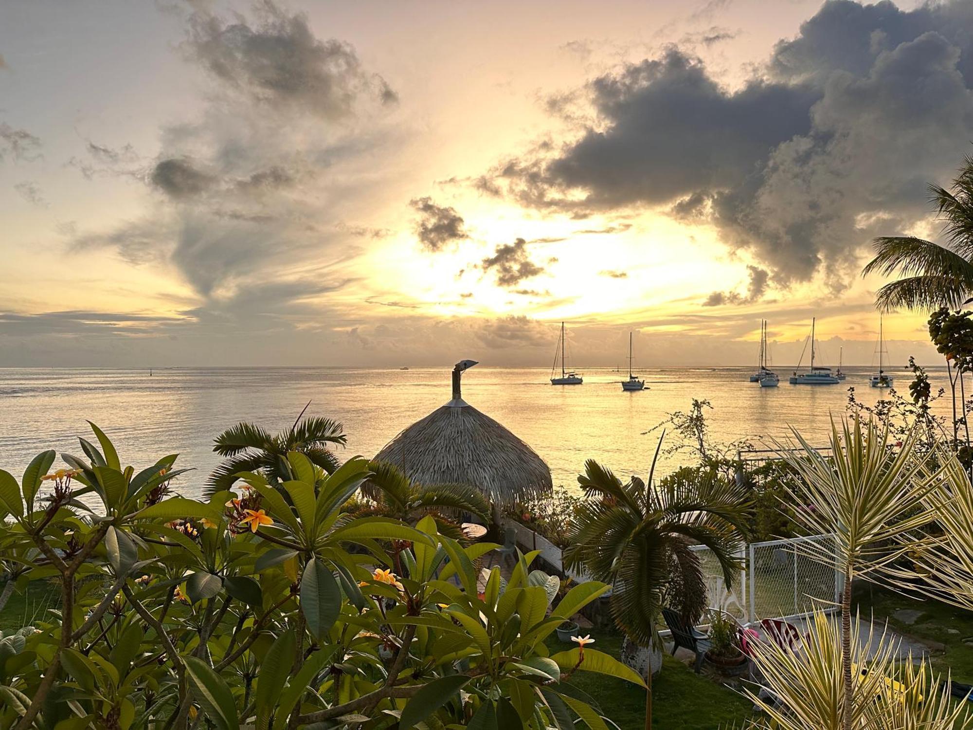 Meri Lodge Huahine « Room Of Marta » Fare Dış mekan fotoğraf